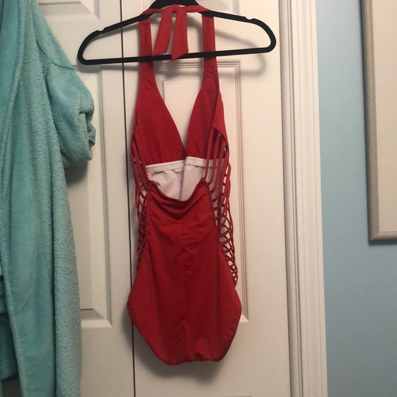 Never worn tags were cut out it’s a size medium - Picture 3 of 3